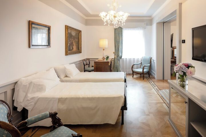 Room 46 of 90