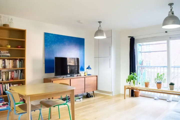 Spacious and Modern 2 Bedroom Flat in East London