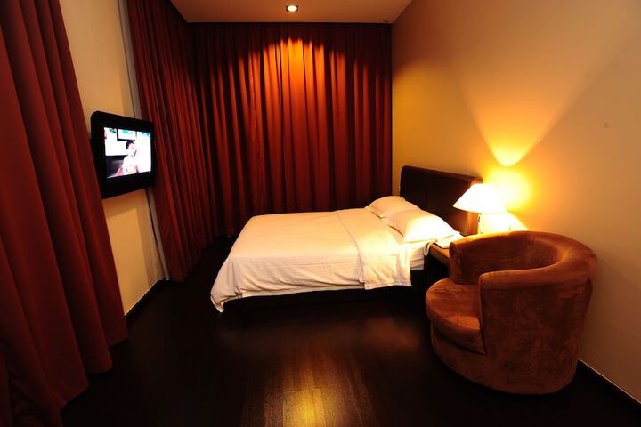 Room 6 of 60