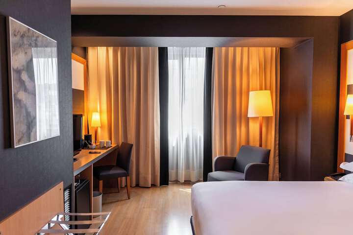 Room 35 of 140