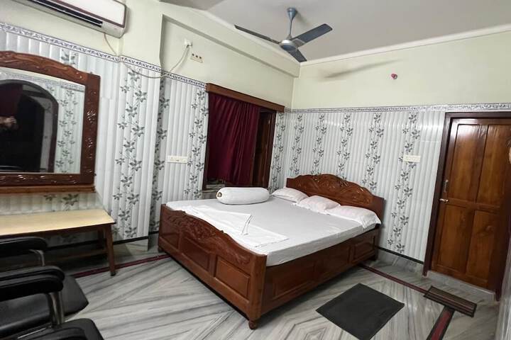 Room 4 of 19