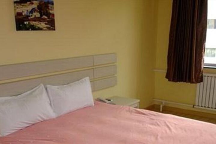 Room 12 of 16