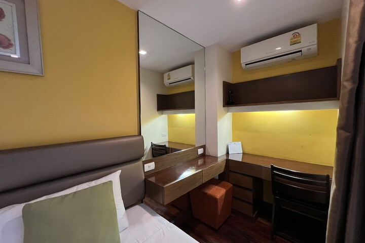 Room 10 of 62