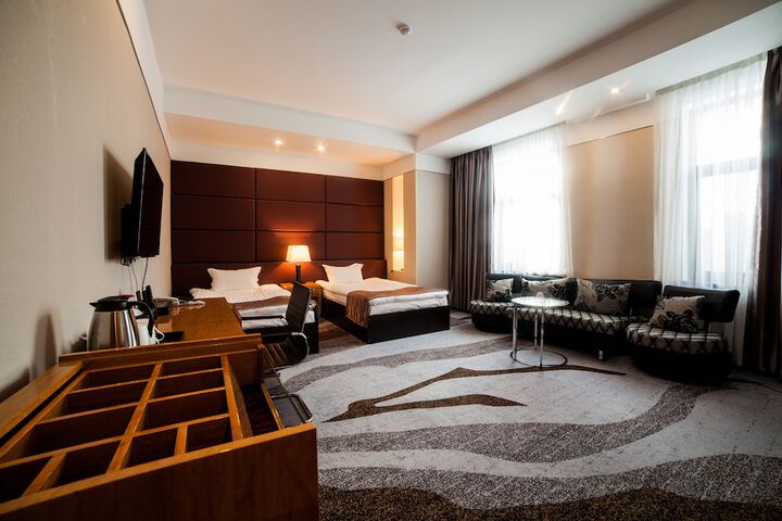 Room 12 of 33