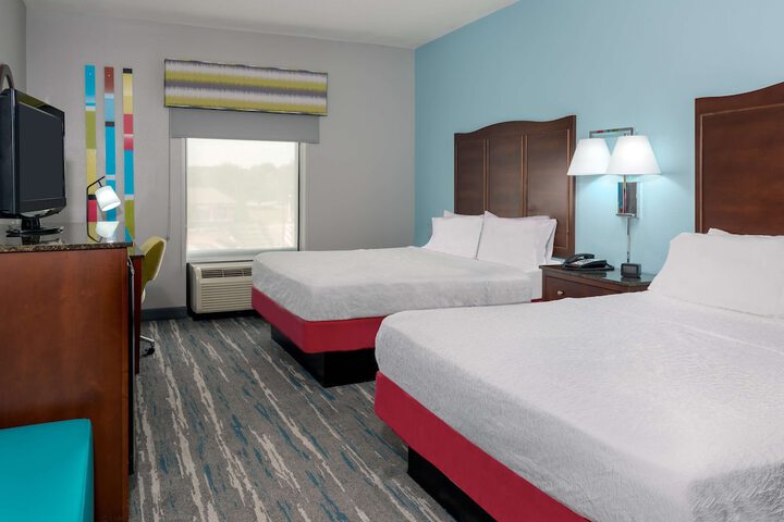 2 Queen Beds (3 of 7)