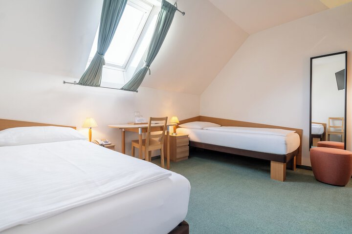 Room 43 of 125