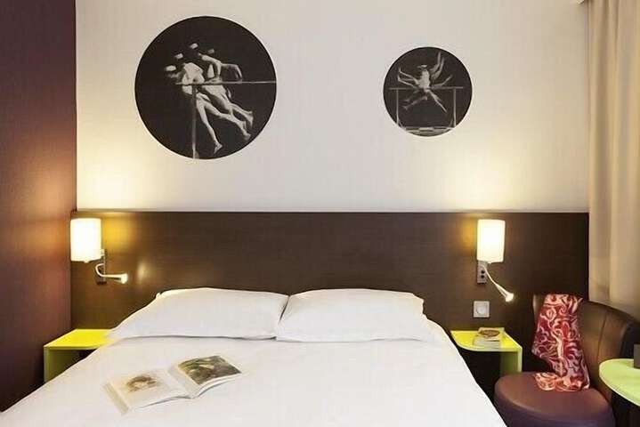 Room 6 of 32
