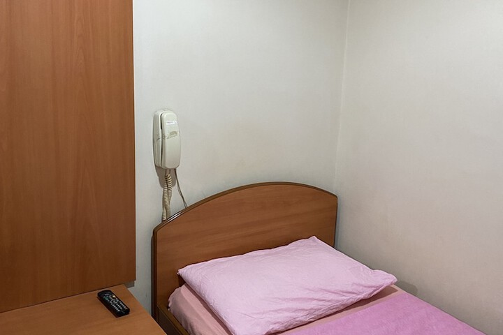 Room 12 of 62