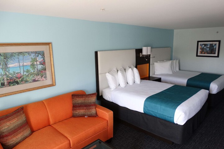 2 Queen Beds (2 of 13)