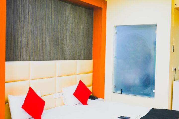 Room 4 of 11