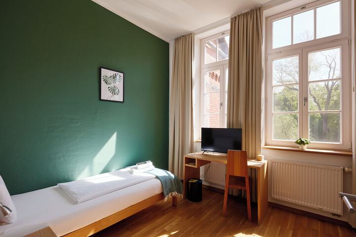 Room 6 of 20
