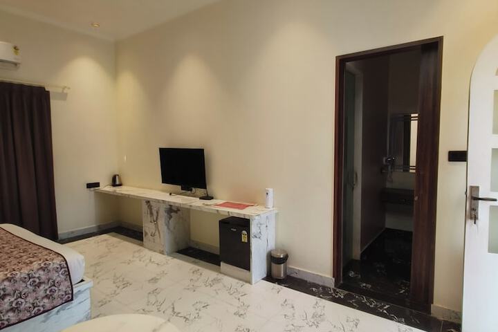 Room 8 of 42