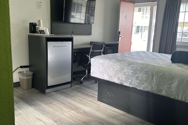 Room 15 of 34