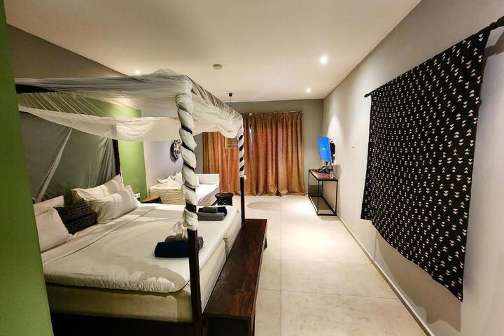 Room 7 of 27