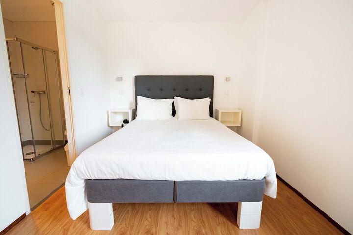 Room 2 of 38
