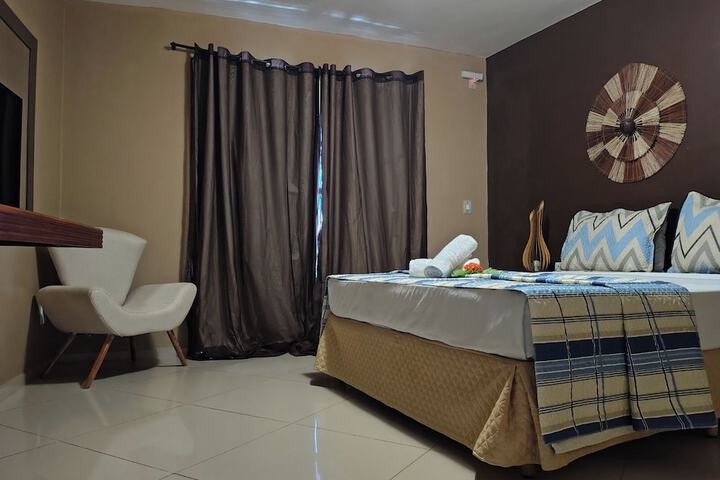 Room 6 of 76