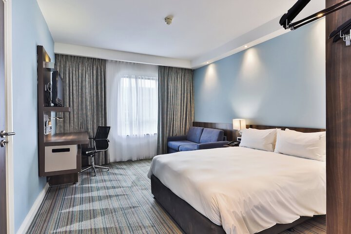 Room 25 of 187