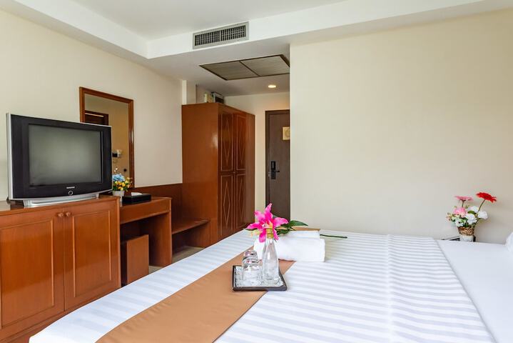 Room 12 of 98