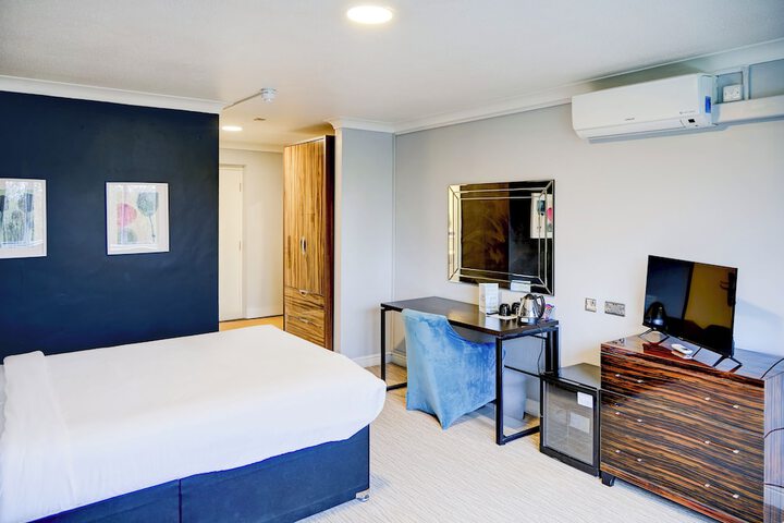 Room 33 of 60