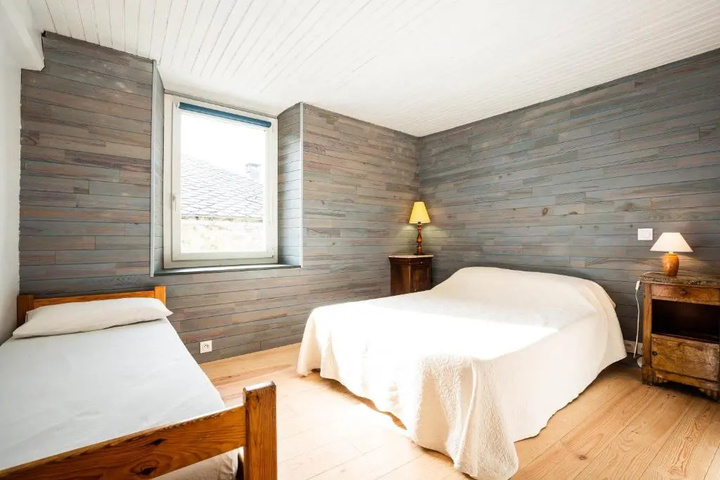 Room 2 of 10