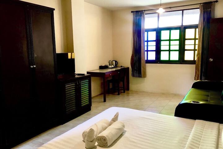 Room 8 of 25