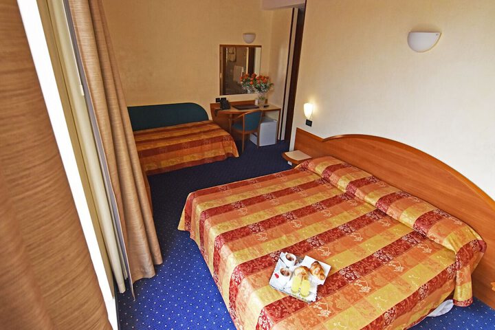 Room 13 of 42