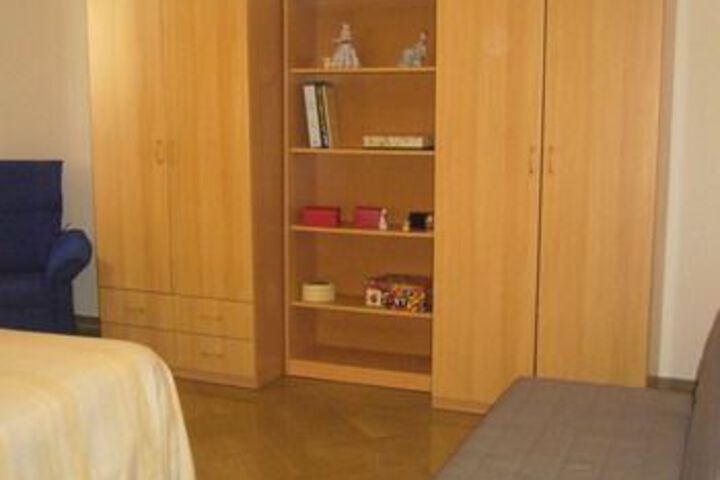 Room 5 of 17