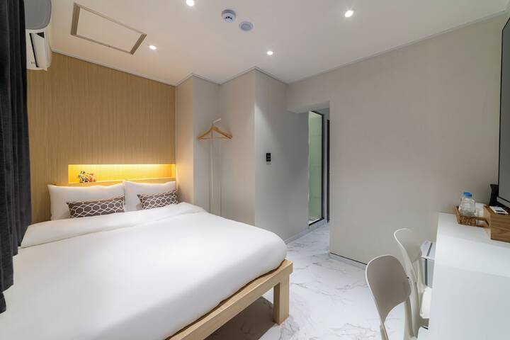 Room 21 of 84
