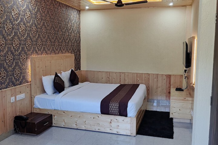Room 10 of 28