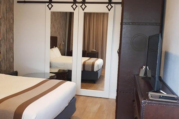 Room 10 of 29