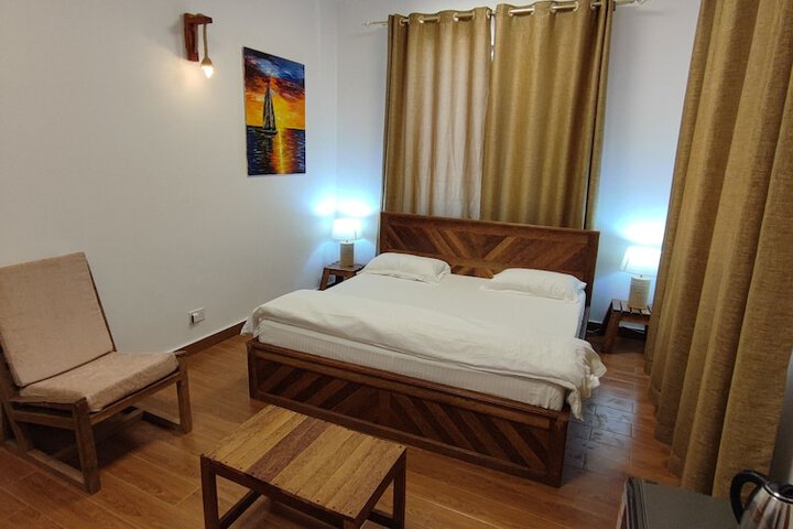 Room 3 of 9