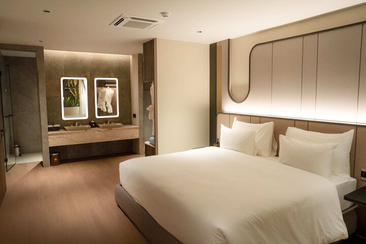 Room 180 of 216