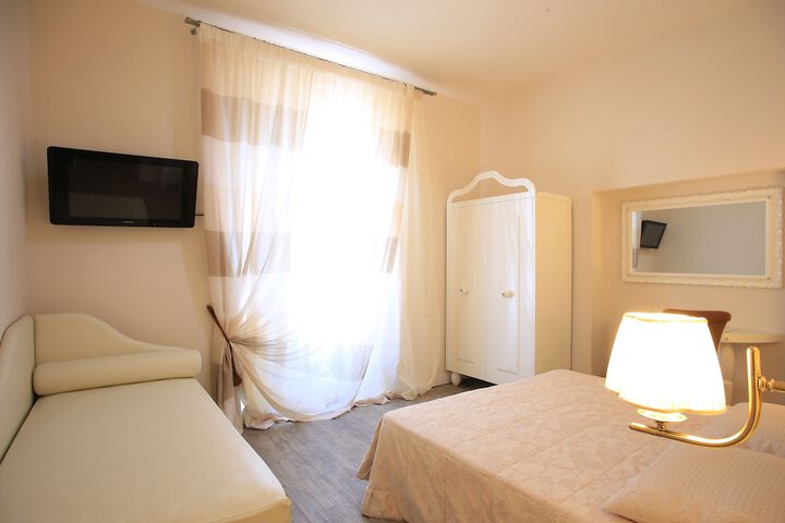Room 34 of 208