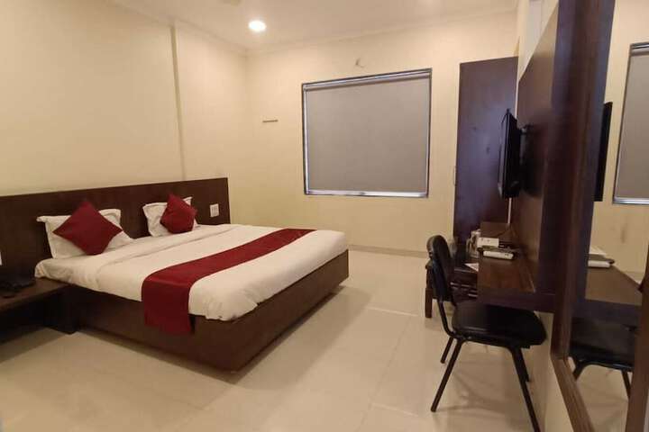 Room 7 of 18