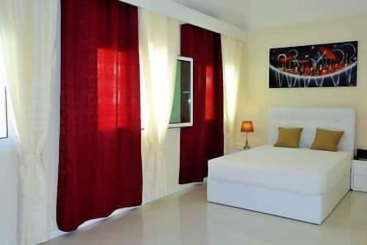 Room 28 of 63