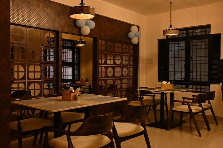 Dining 6 of 8