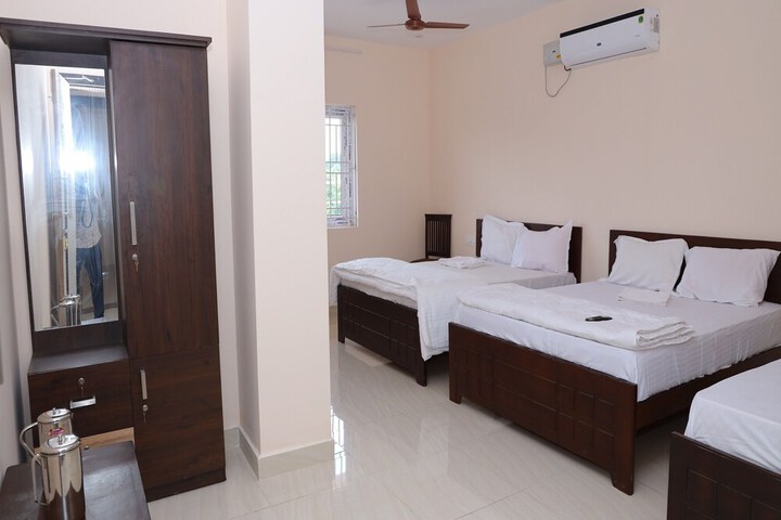Room 13 of 22