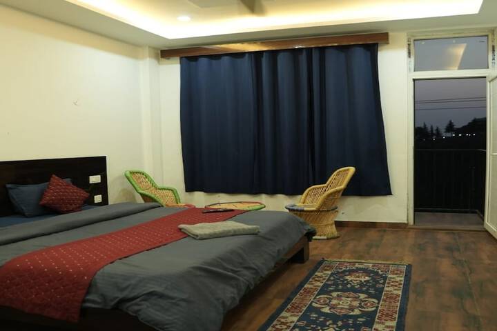 Room 9 of 16