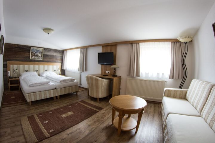 Room 4 of 59
