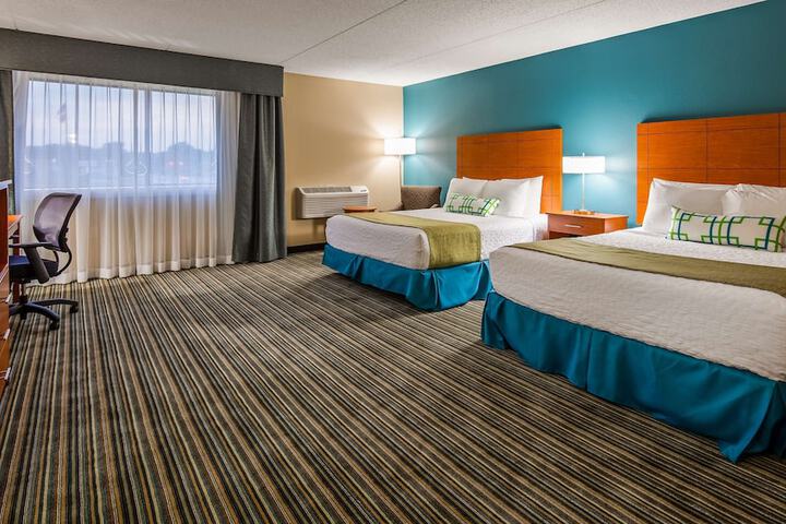 2 Queen Beds (5 of 12)