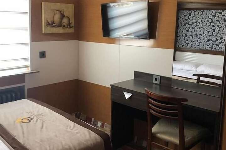 Room 10 of 35