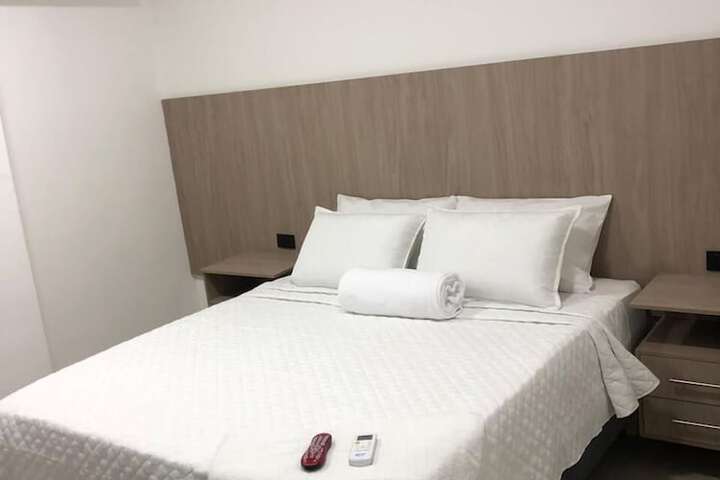 Room 6 of 25