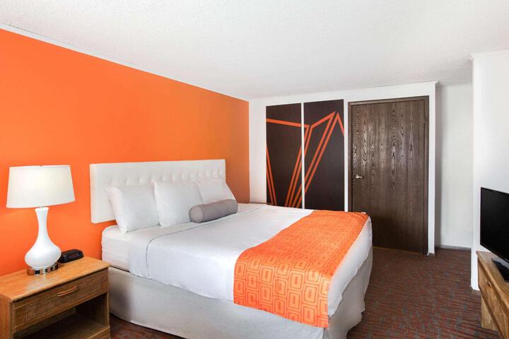 2 Double Beds (5 of 8)