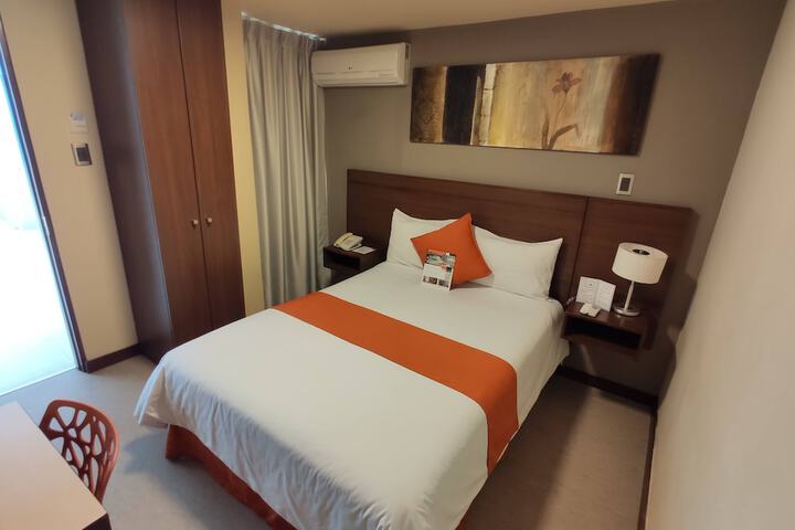 Room 8 of 36