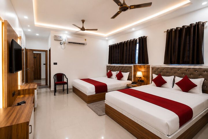 Room 5 of 12