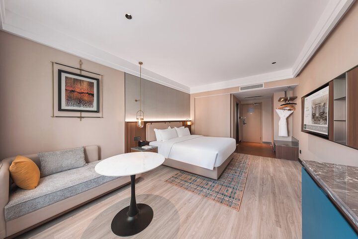 Room 4 of 25