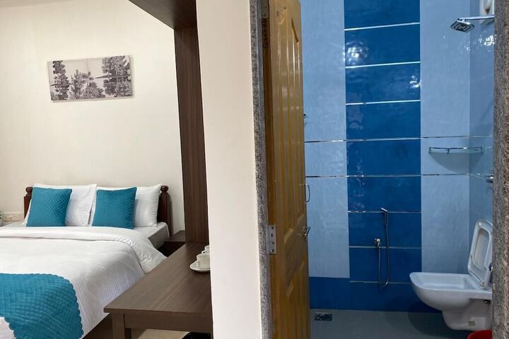 Room 6 of 9