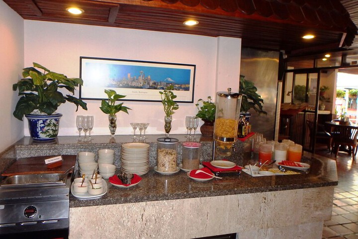 Breakfast/Coffee Service 33 of 37