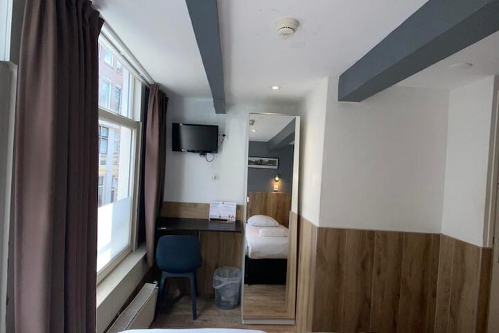 Room 52 of 125