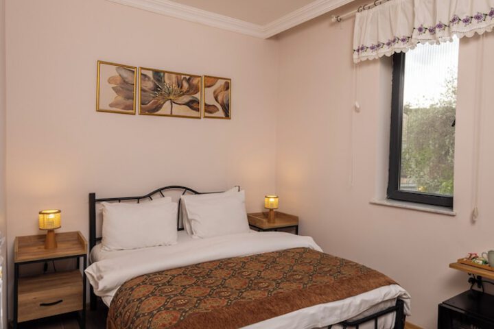 Room 8 of 37